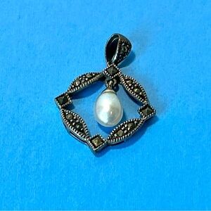 925 Sterling Silver Marcasite Pendant w/Drop Pearl